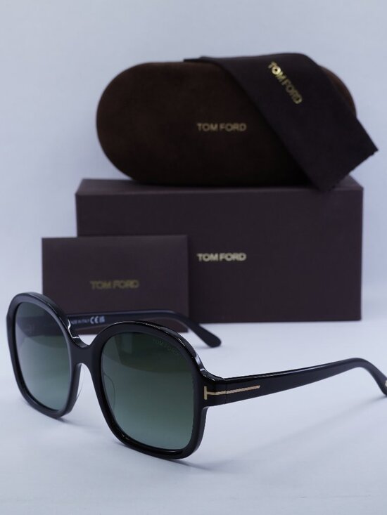 Tom Ford Hanley FT1034 01B Square Sunglasses - Shiny Black / Smoke Gradient main image 7
